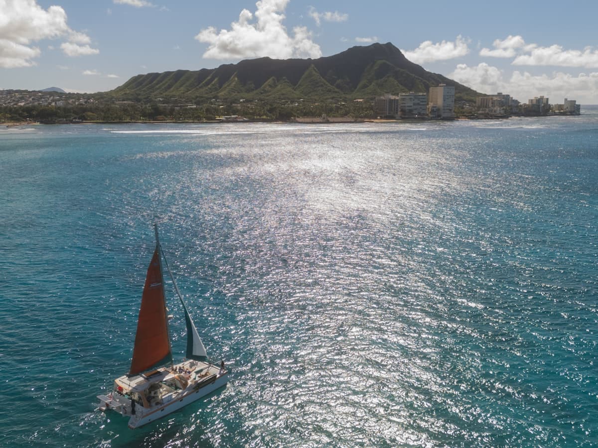 Sailboat near Diamond Head, Oʻahu